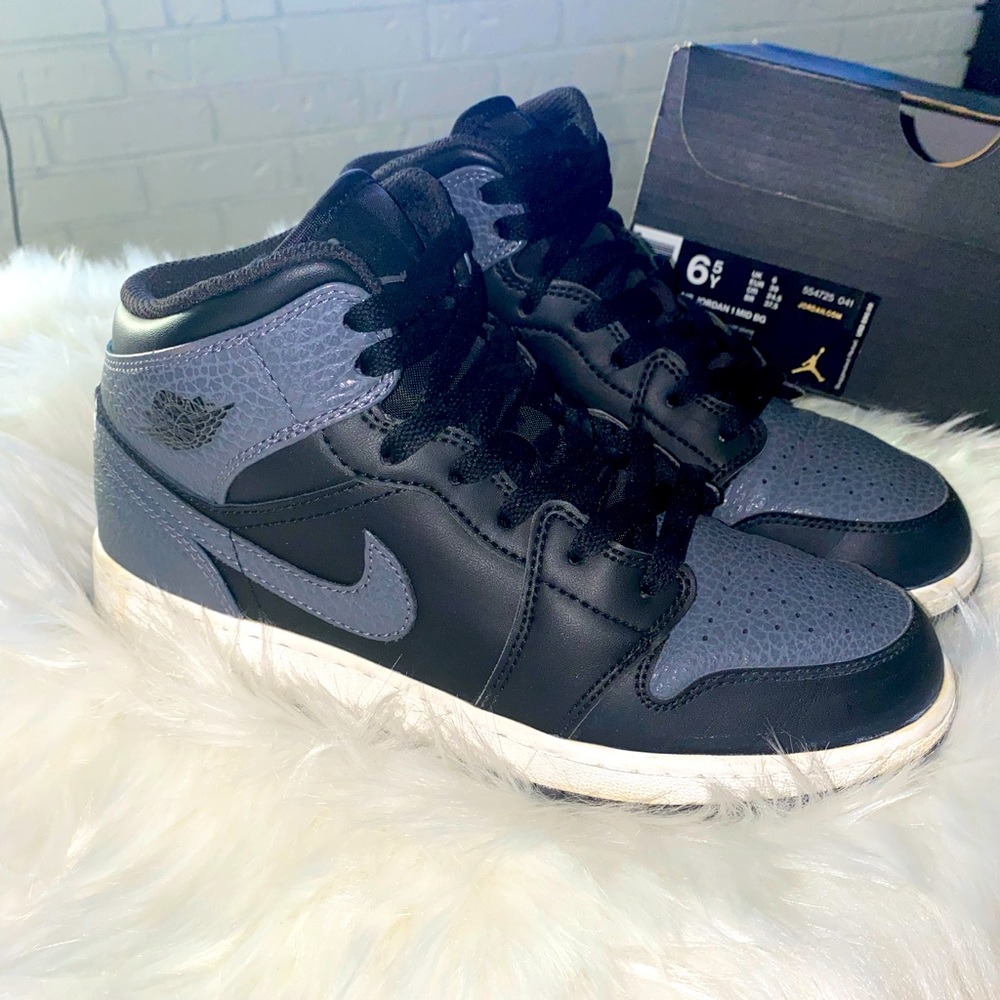 Jordan 1 Retro Mid Black Dark Grey